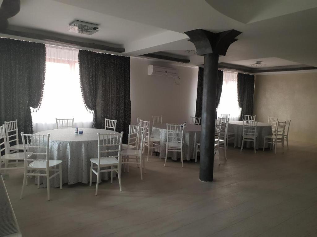 Hotel La Zinculescu Albestii Paminteni Exterior foto